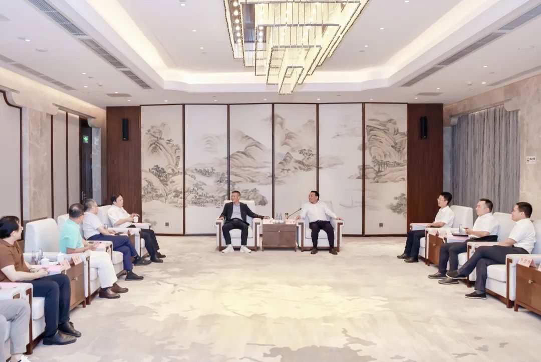 江西省萍鄉(xiāng)市委副書記、市長熊運(yùn)浪會見天高集團(tuán)李平總裁一行